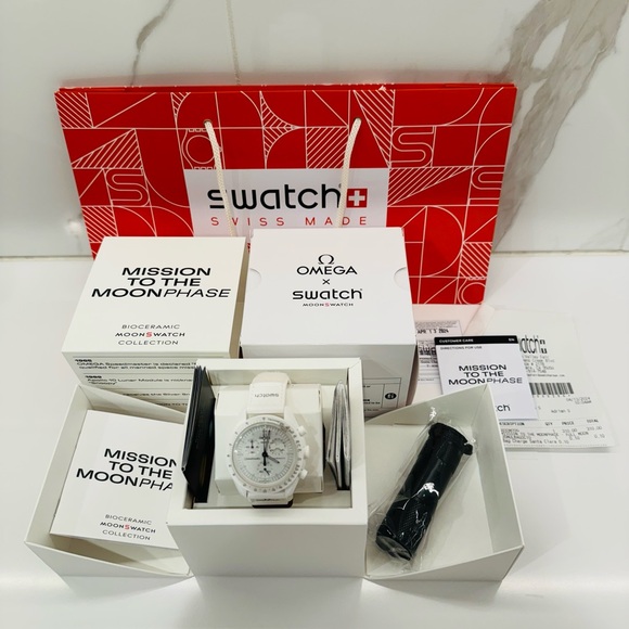 NIB OMEGA X Swatch Snoopy Mission to the Moonphase White - Picture 3 of 16